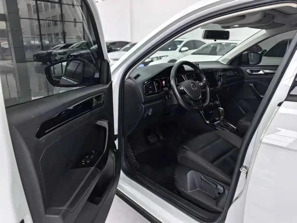 VOLKSWAGEN T ROC EXPLORING SONGS