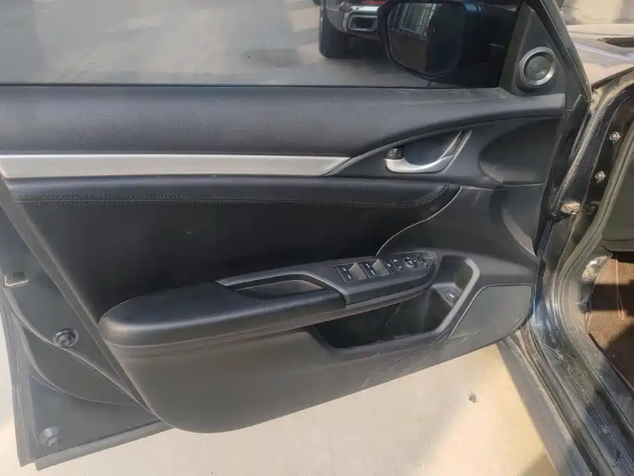 Honda Civic — миниатюра 7