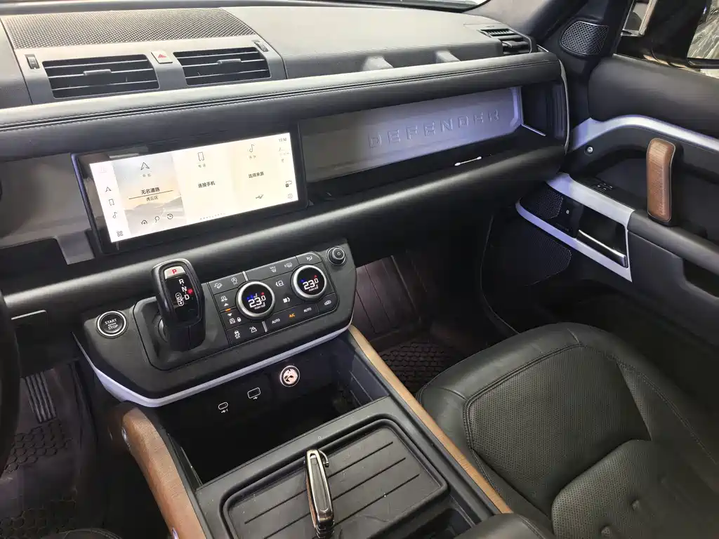 Land Rover Defender — миниатюра 6