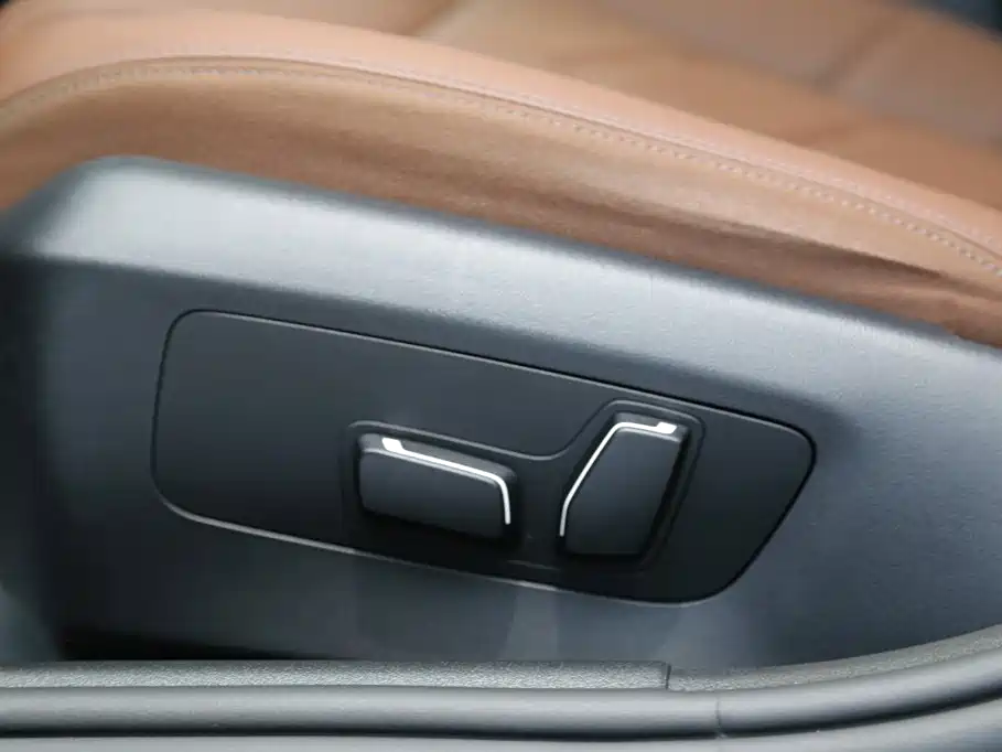 BMW 5 Series — миниатюра 13