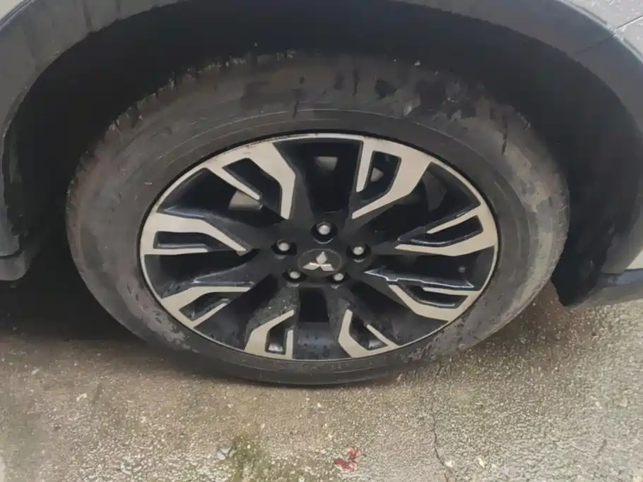 Mitsubishi Outlander — миниатюра 6