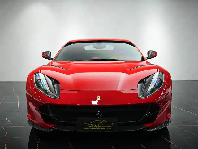 FERRARI 812
