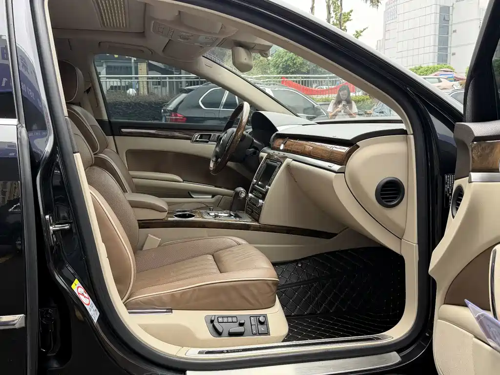 Volkswagen Phaeton — миниатюра 9