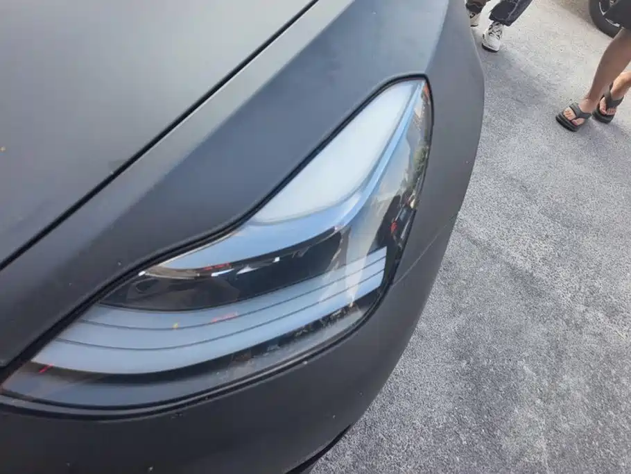 Tesla Model 3 — миниатюра 5