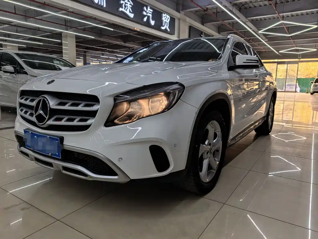 MERCEDES-BENZ GLA