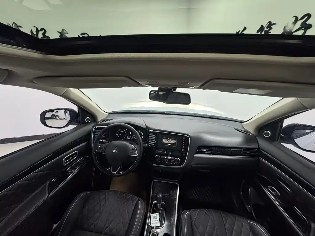 MITSUBISHI OUTLANDER