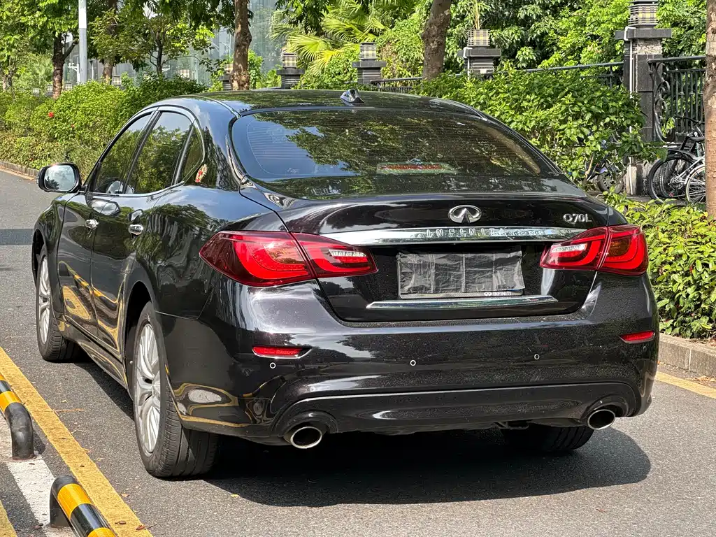 Infiniti Q70 — миниатюра 12