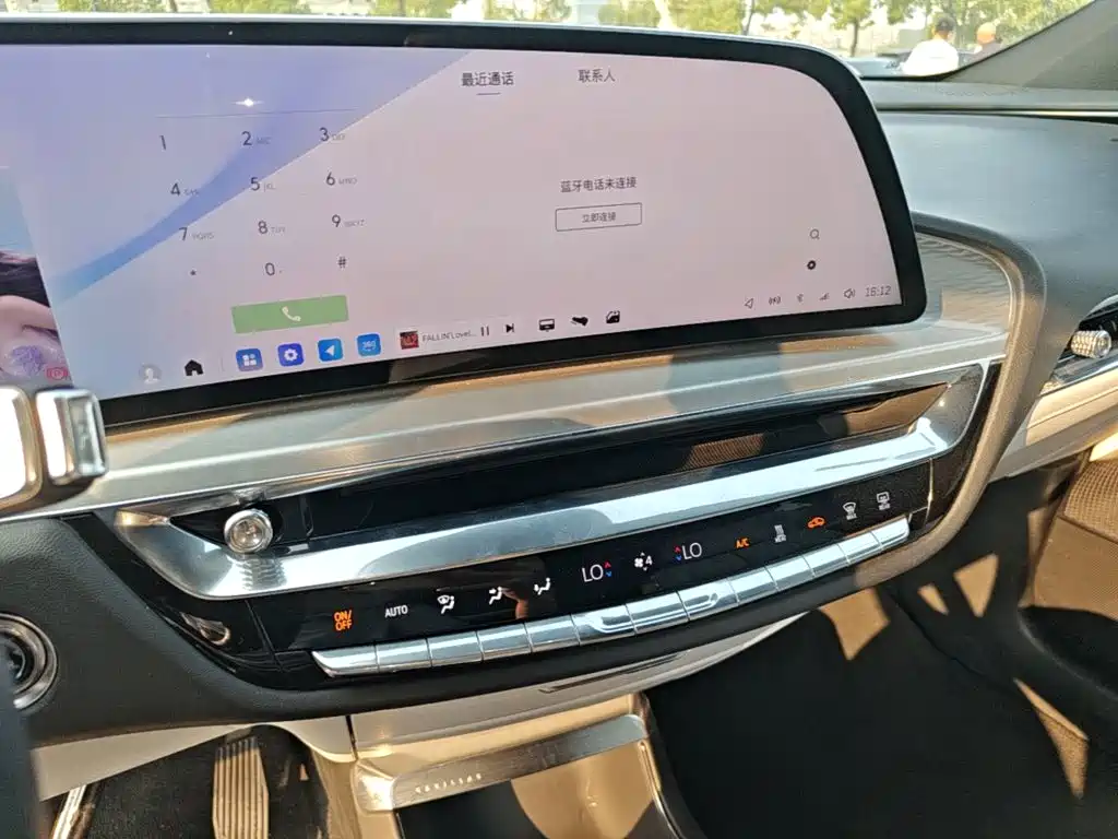 Cadillac Lyriq — миниатюра 13