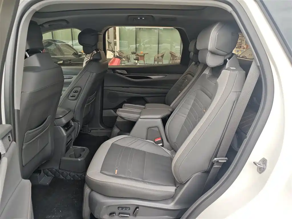 Ford Edge — миниатюра 8
