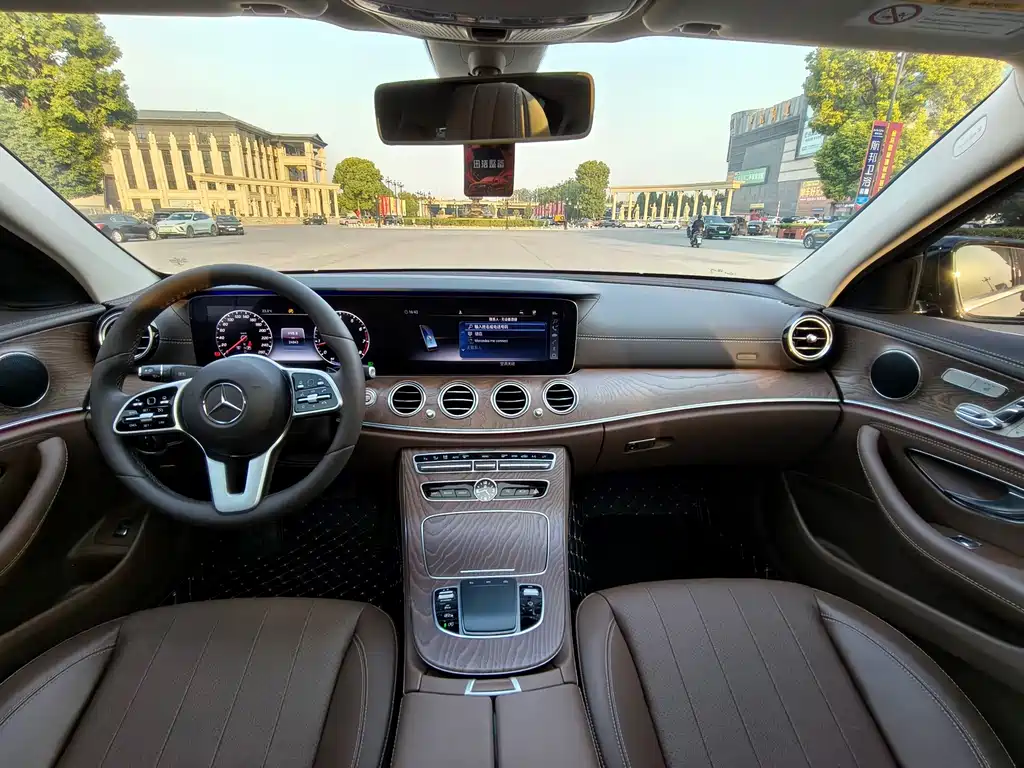 Mercedes-Benz E-Class — миниатюра 16