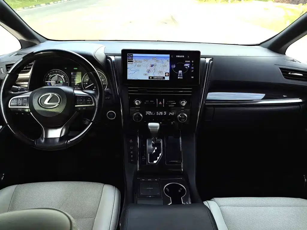 Lexus LM — миниатюра 4
