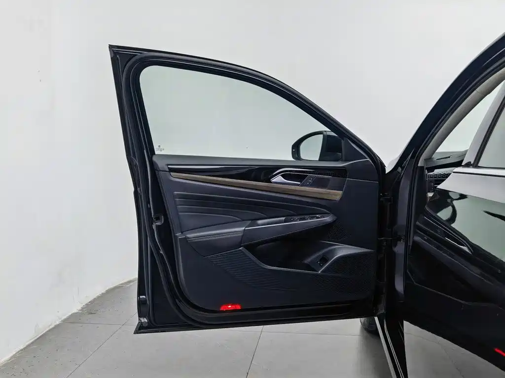 Volkswagen Passat PHEV — миниатюра 8