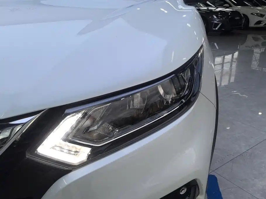 Nissan Qashqai — миниатюра 5