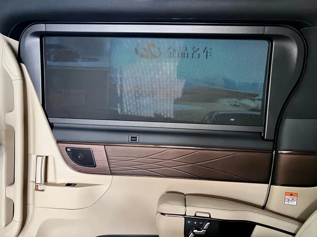 Toyota Alphard — миниатюра 21