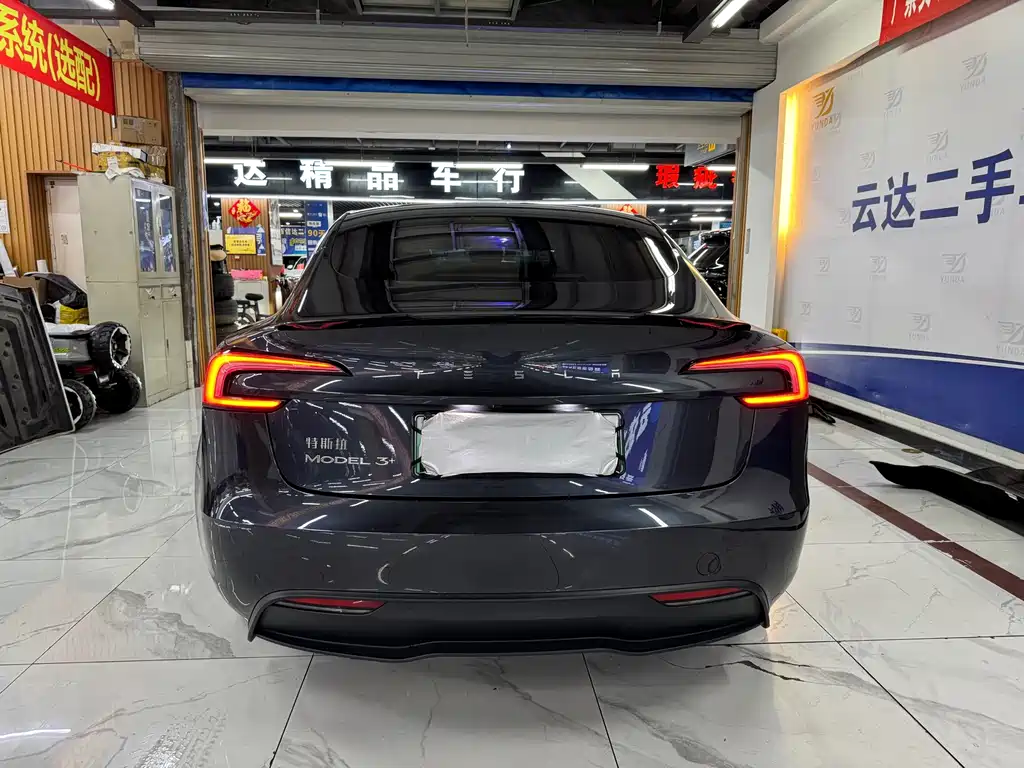 Tesla Model 3 — миниатюра 7