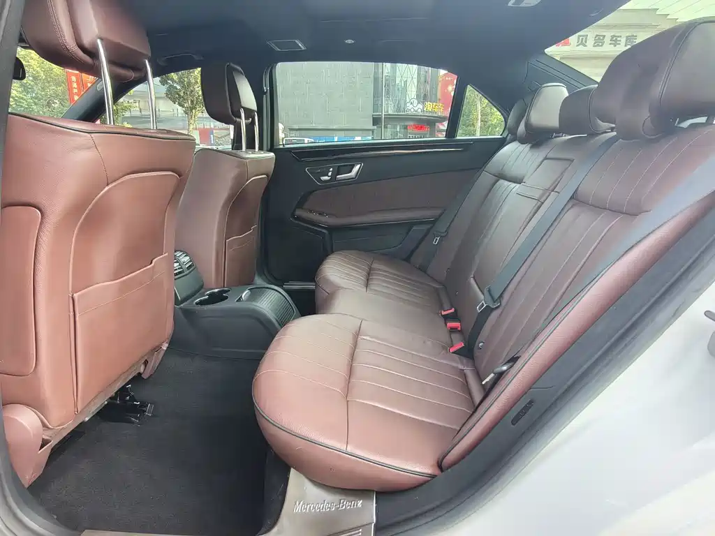 Mercedes-Benz E-Class — миниатюра 14
