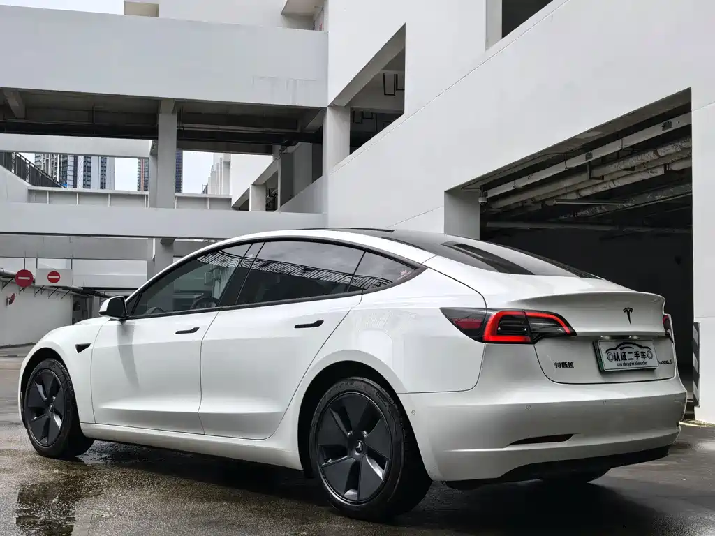 Tesla Model 3 — миниатюра 10