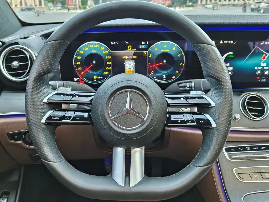 Mercedes-Benz E-Class — миниатюра 18