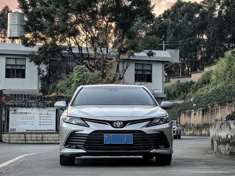 Toyota Camry — миниатюра 2