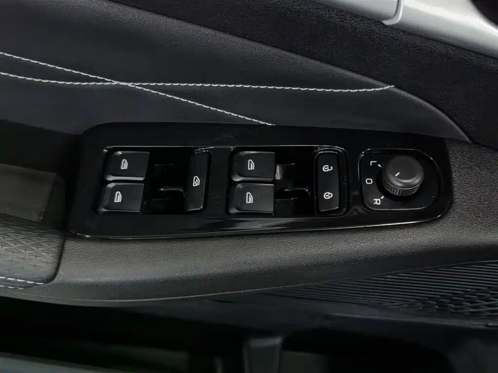 Geely Emgrand 2025 4 1.5L MT