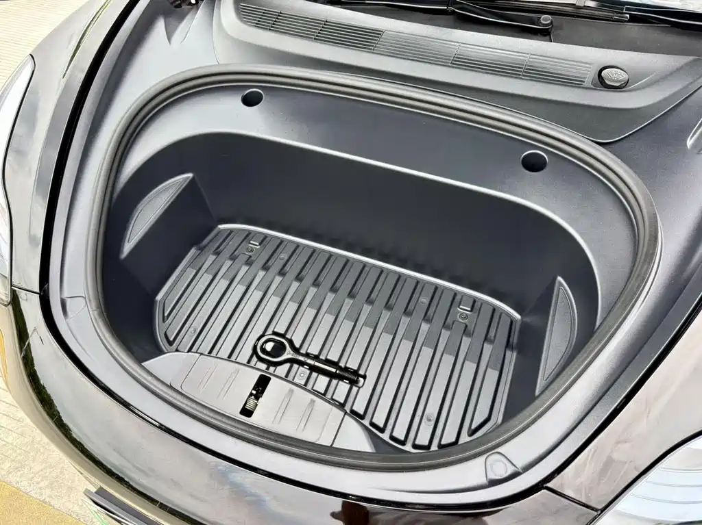 Tesla Model 3 — миниатюра 20
