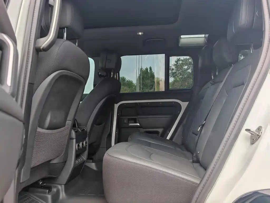 Land Rover Defender — миниатюра 9