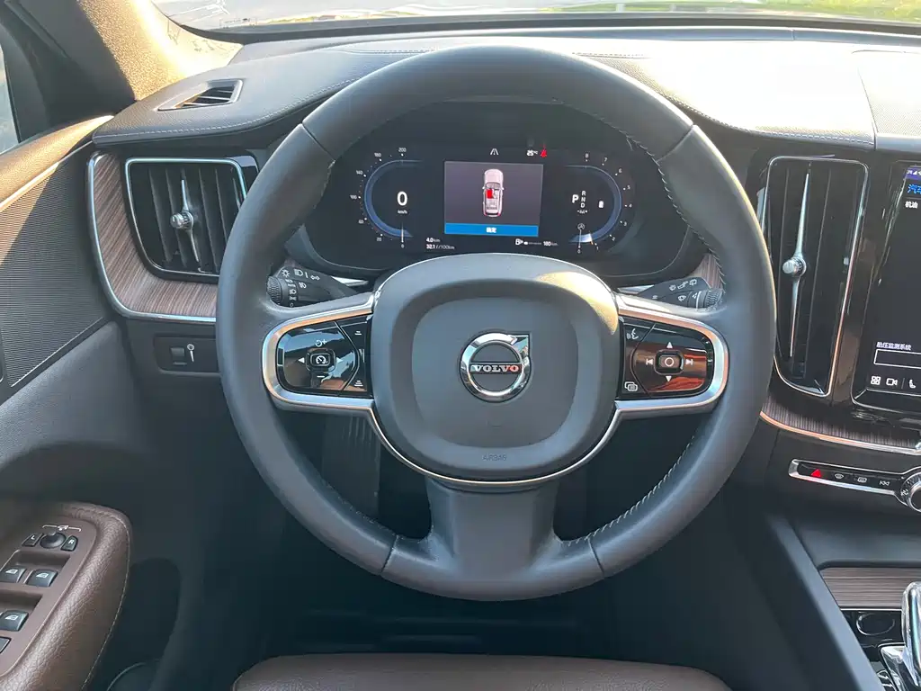 Volvo XC60 — миниатюра 5