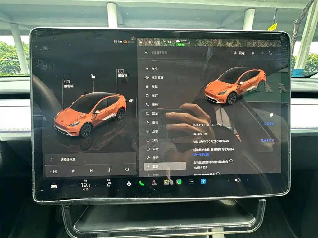 Tesla Model Y — миниатюра 9