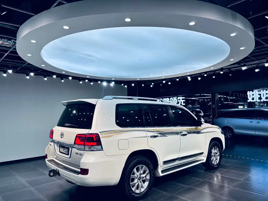 Toyota Land Cruiser 2017 5.7L