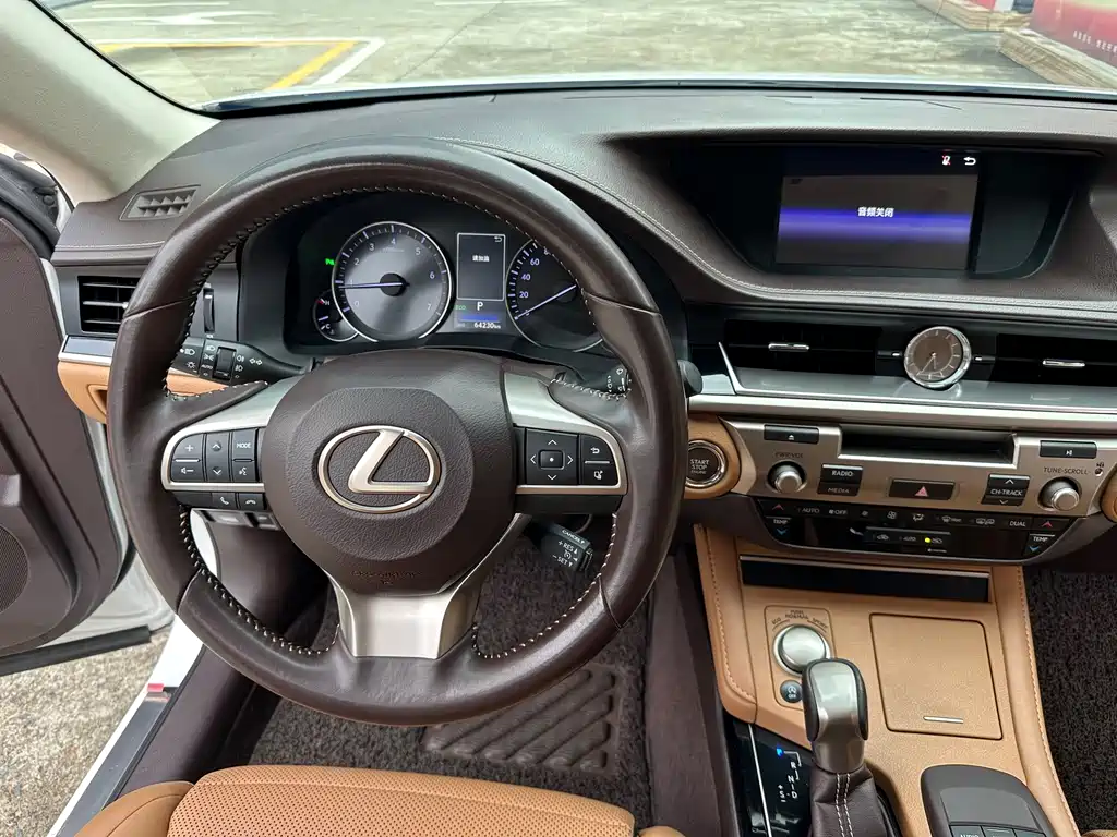 Lexus ES — миниатюра 11