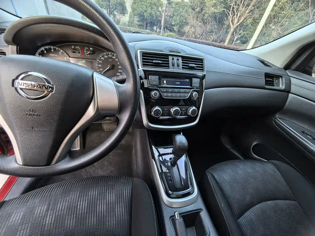 Nissan Tiida — миниатюра 12