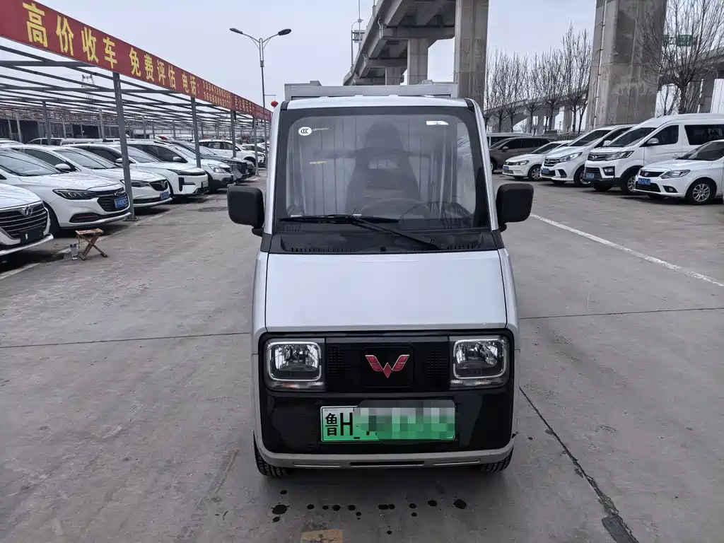 Wuling E10