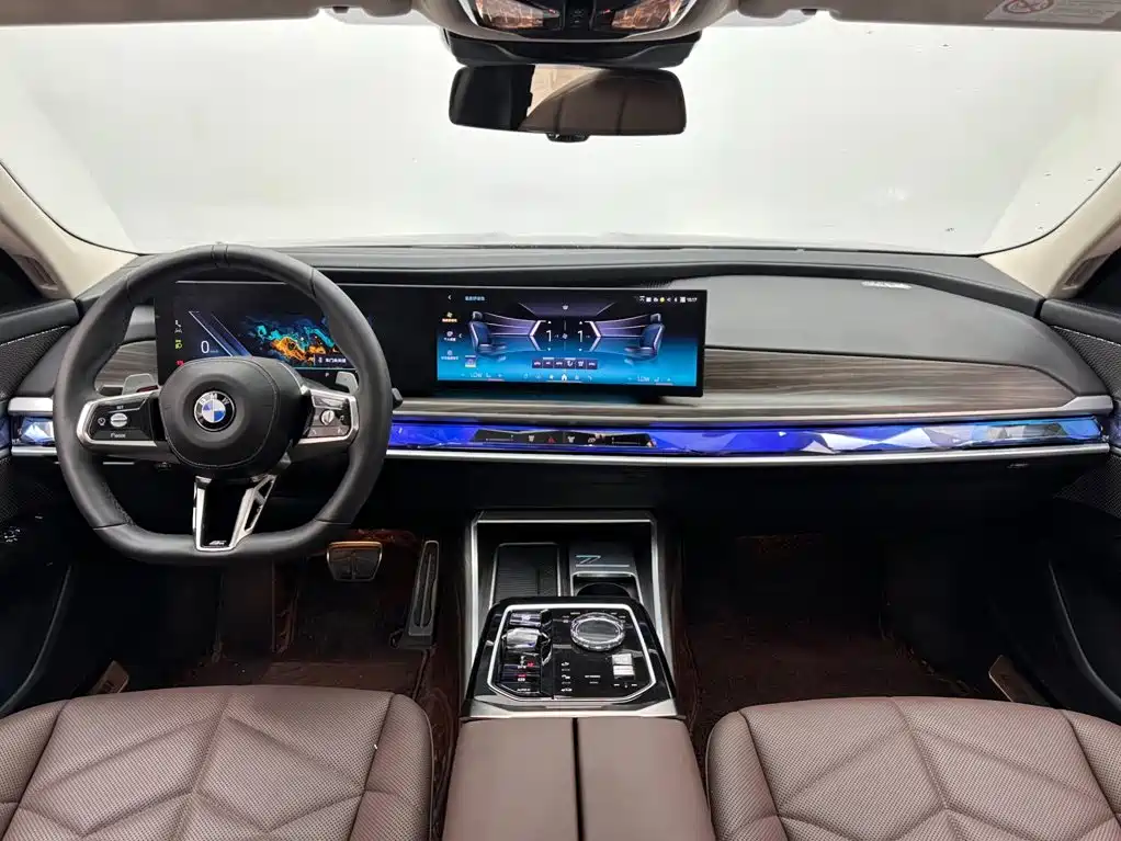BMW 7 Series — миниатюра 10