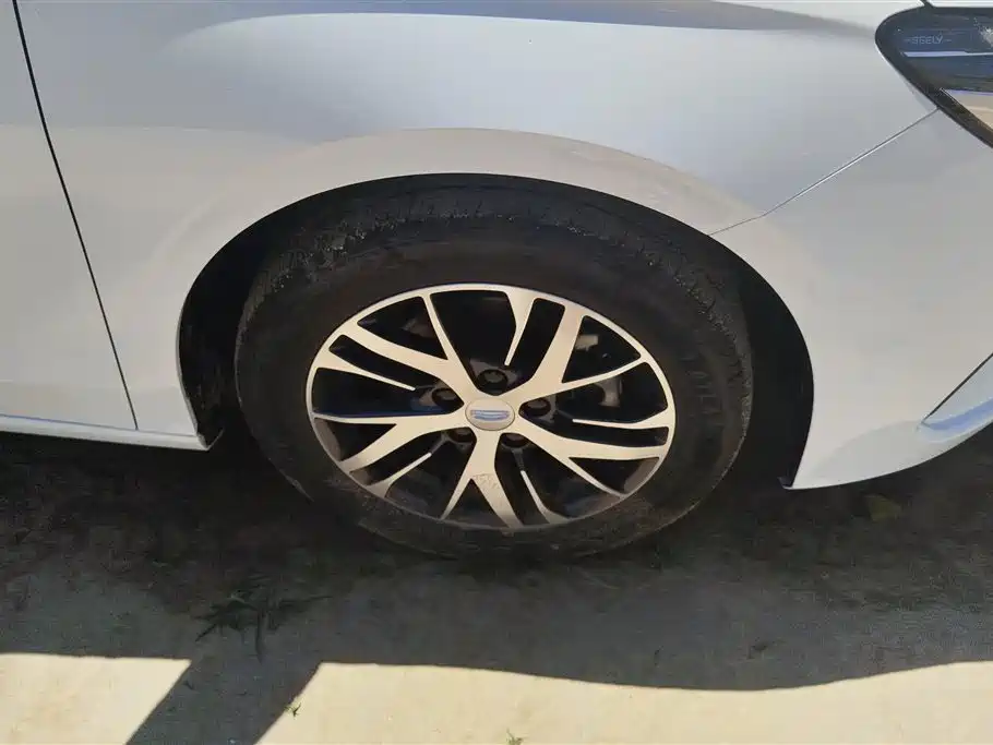 Geely Emgrand 2025 4 1.5L MT