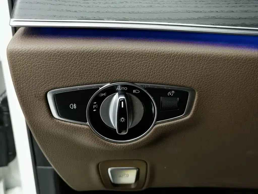 Mercedes-Benz E-Class — миниатюра 21