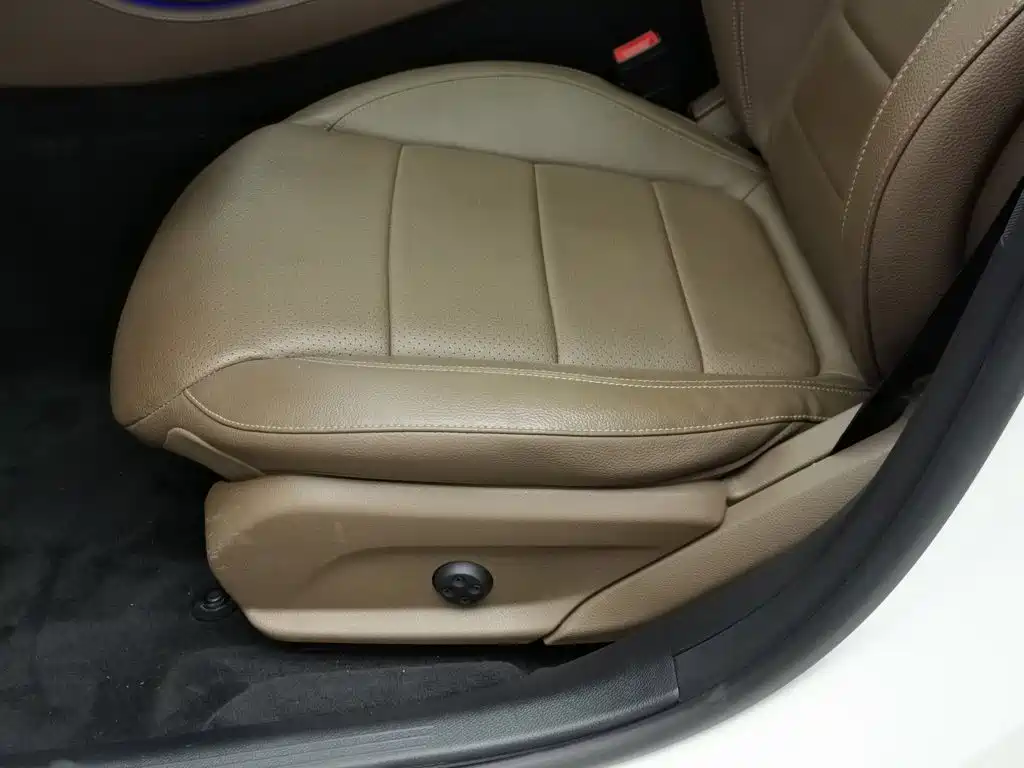 Mercedes-Benz E-Class — миниатюра 20