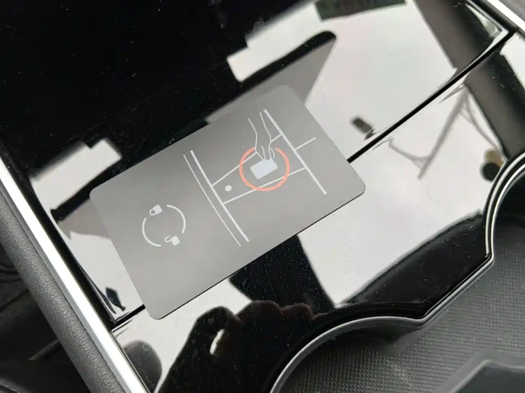 Tesla Model 3 — миниатюра 9