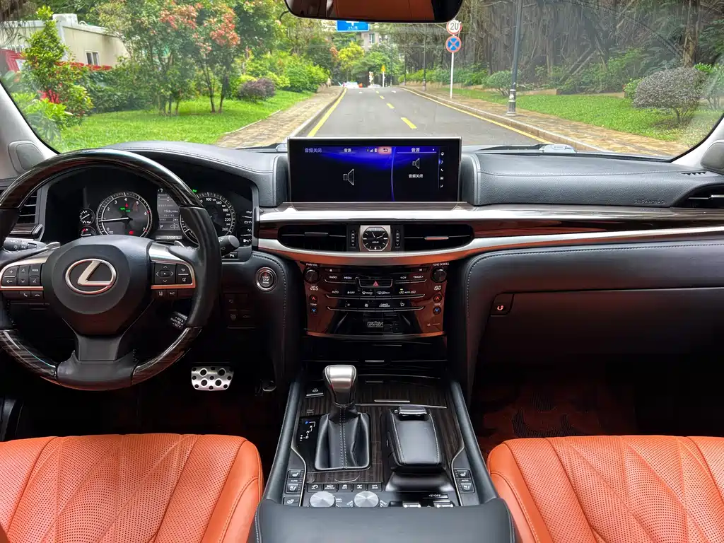 Lexus LX — миниатюра 5