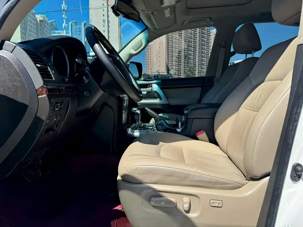 Toyota Land Cruiser 2010 4.7L AT VX