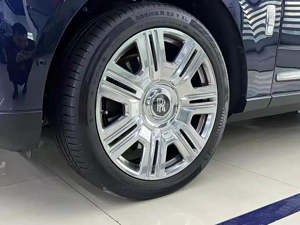 Rolls-Royce Cullinan 2018 мест
