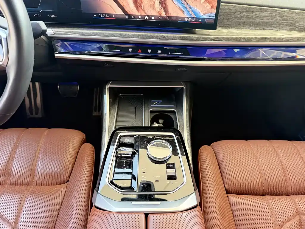 BMW i7 — миниатюра 12