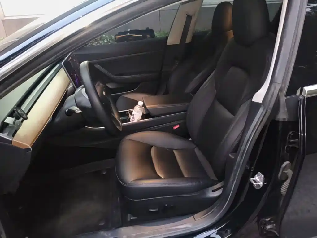 Tesla Model 3 — миниатюра 15