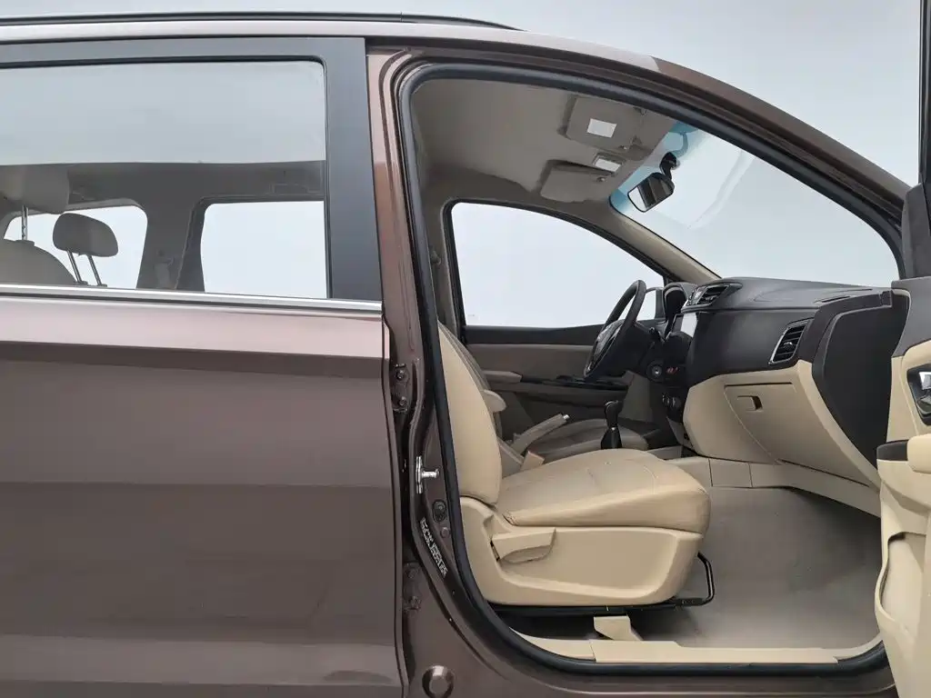 Wuling Hongguang — миниатюра 23