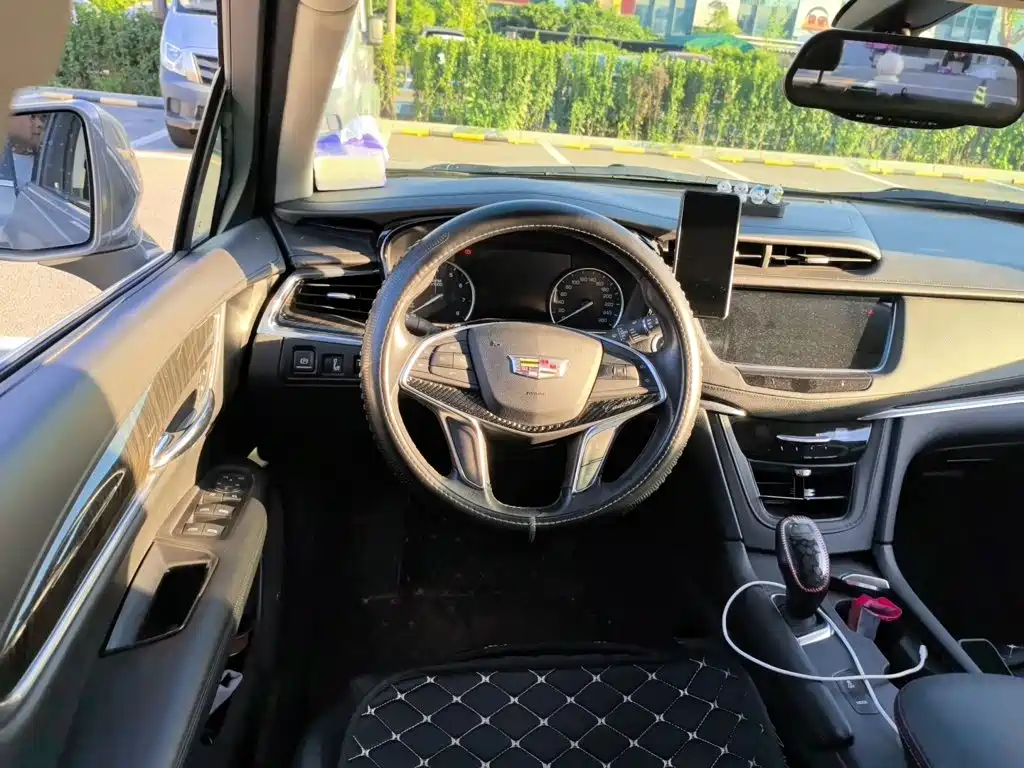 Cadillac XT5 — миниатюра 6