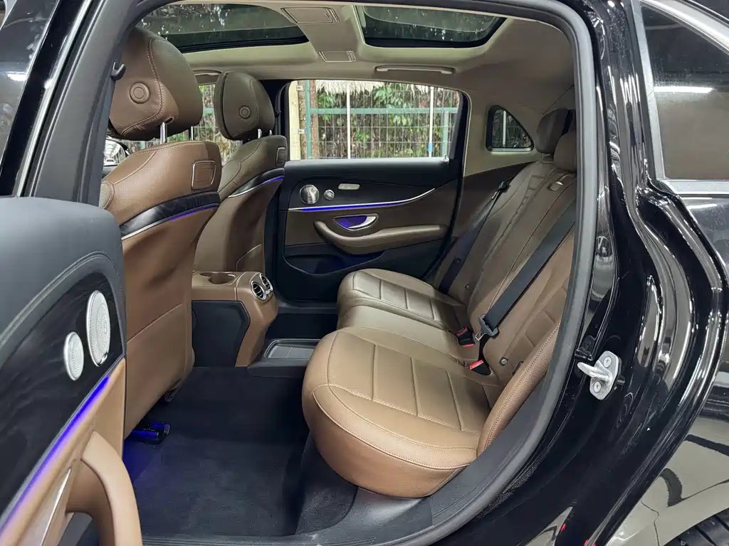 Mercedes-Benz E-Class — миниатюра 17