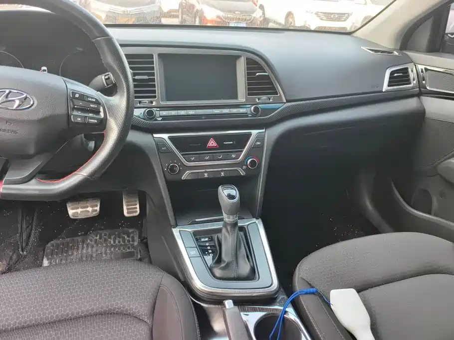 Hyundai Elantra — миниатюра 16