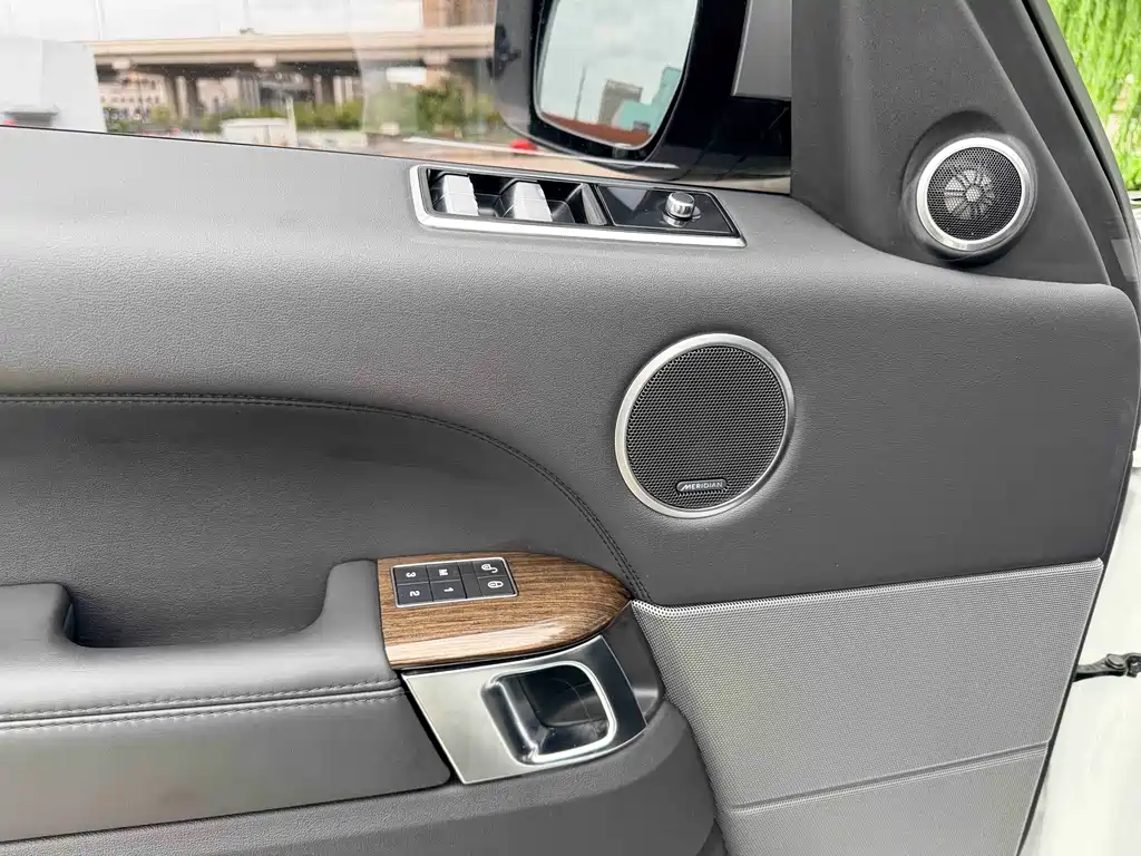 Land Rover Sport PHEV — миниатюра 5