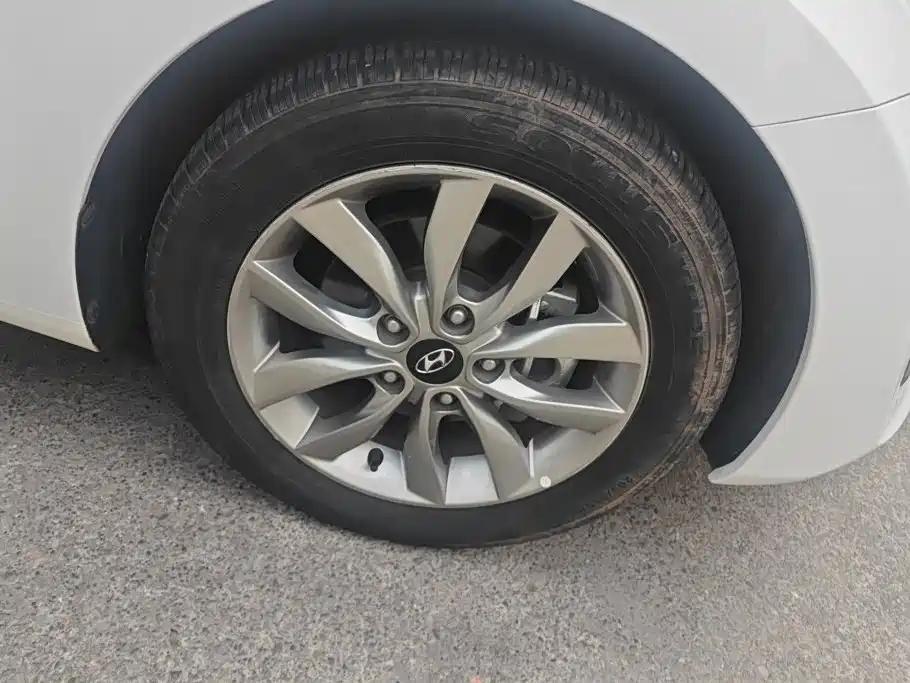 Hyundai Elantra Langdong — миниатюра 6