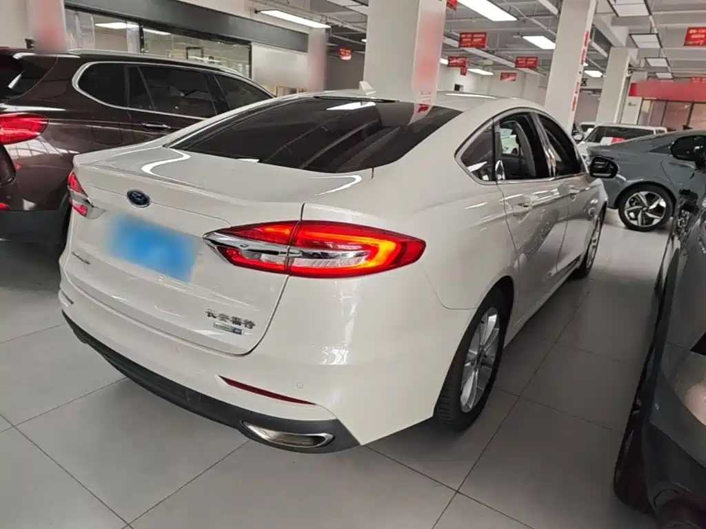 Ford Mondeo — миниатюра 7