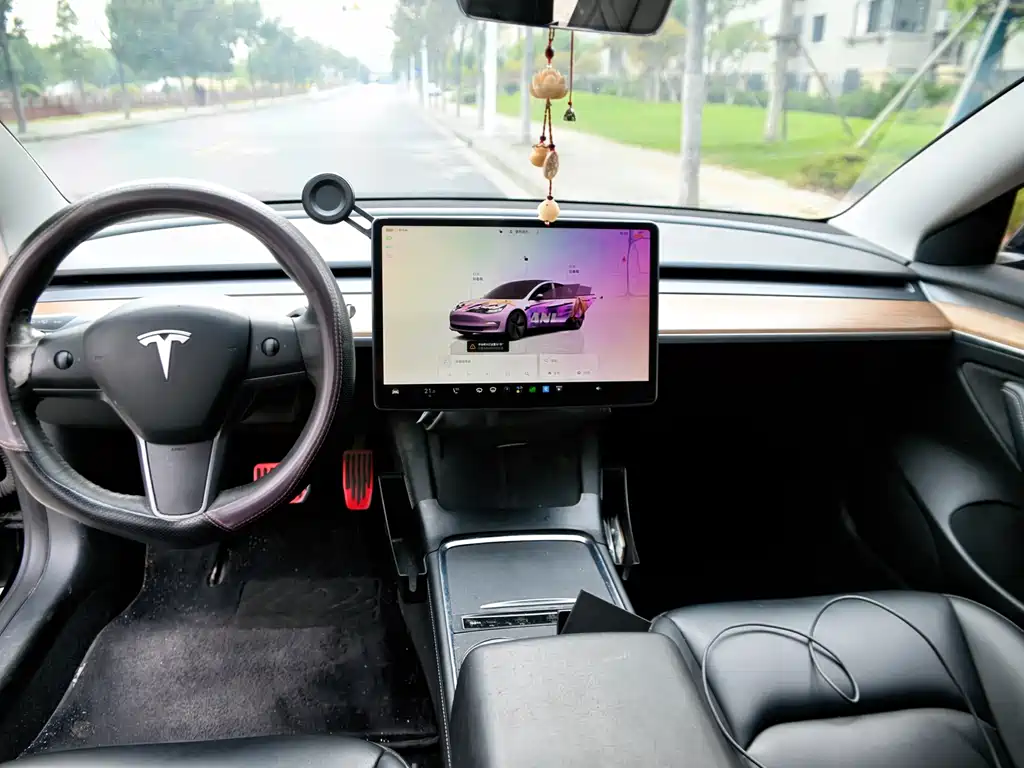 Tesla Model 3 — миниатюра 12